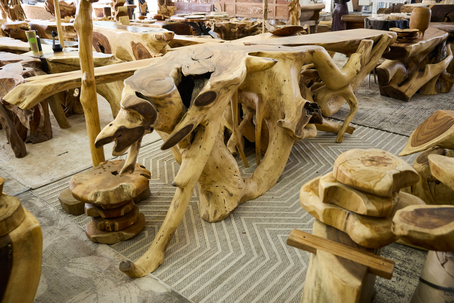 Suar medium console
