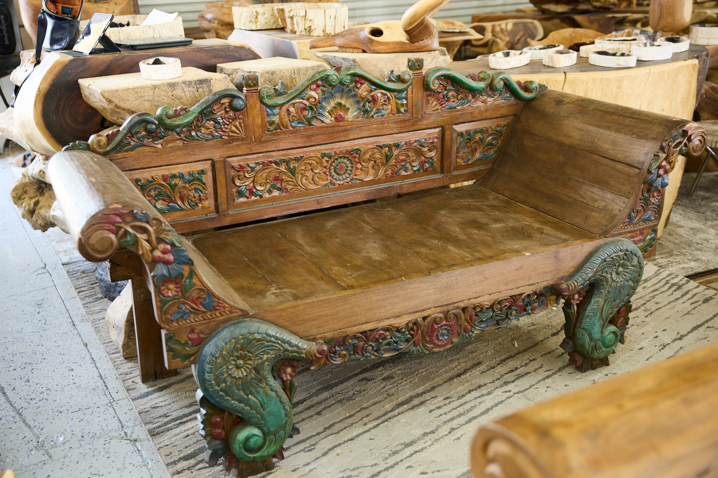 OLD BENCH KARWING (WITH CUSSION)