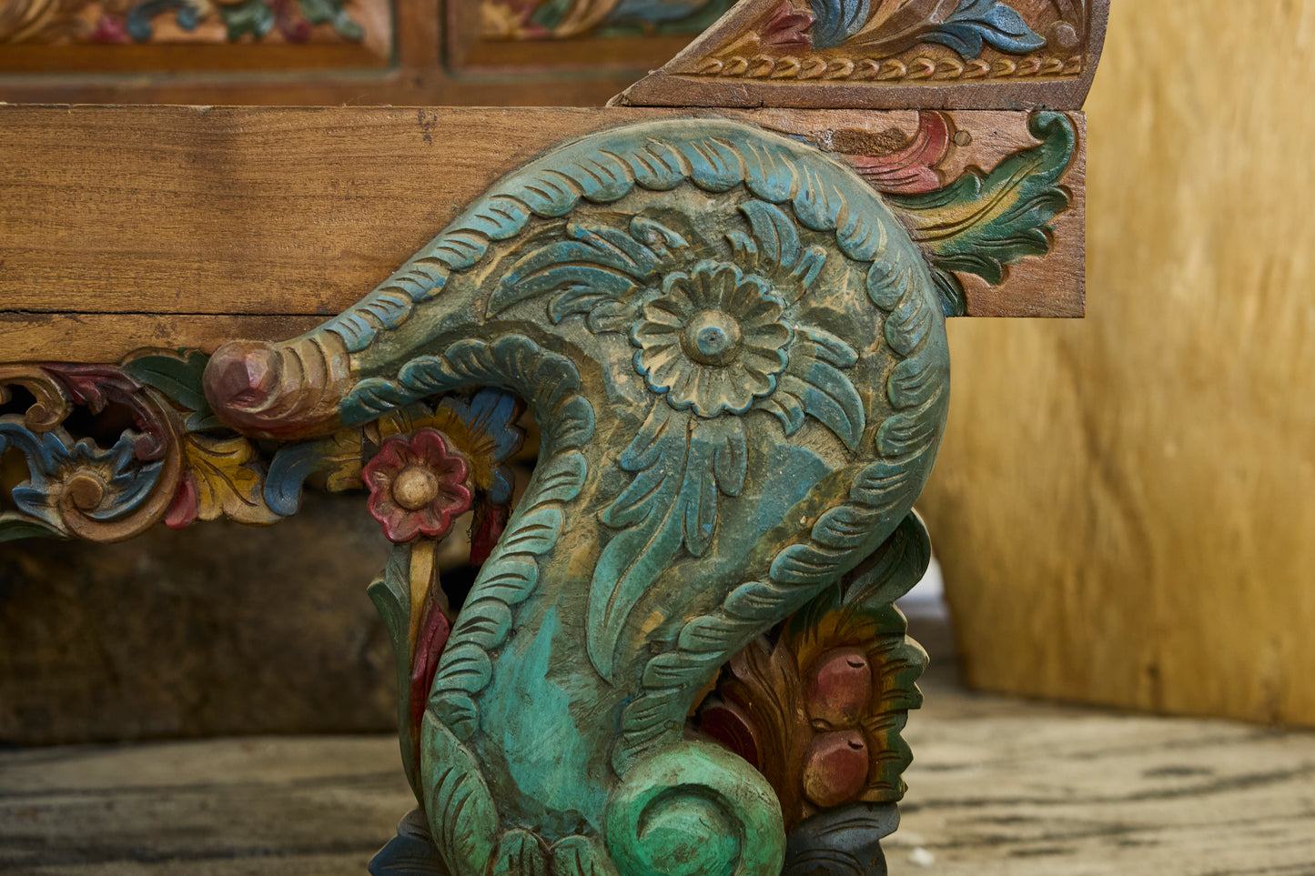 OLD BENCH KARWING (WITH CUSSION)