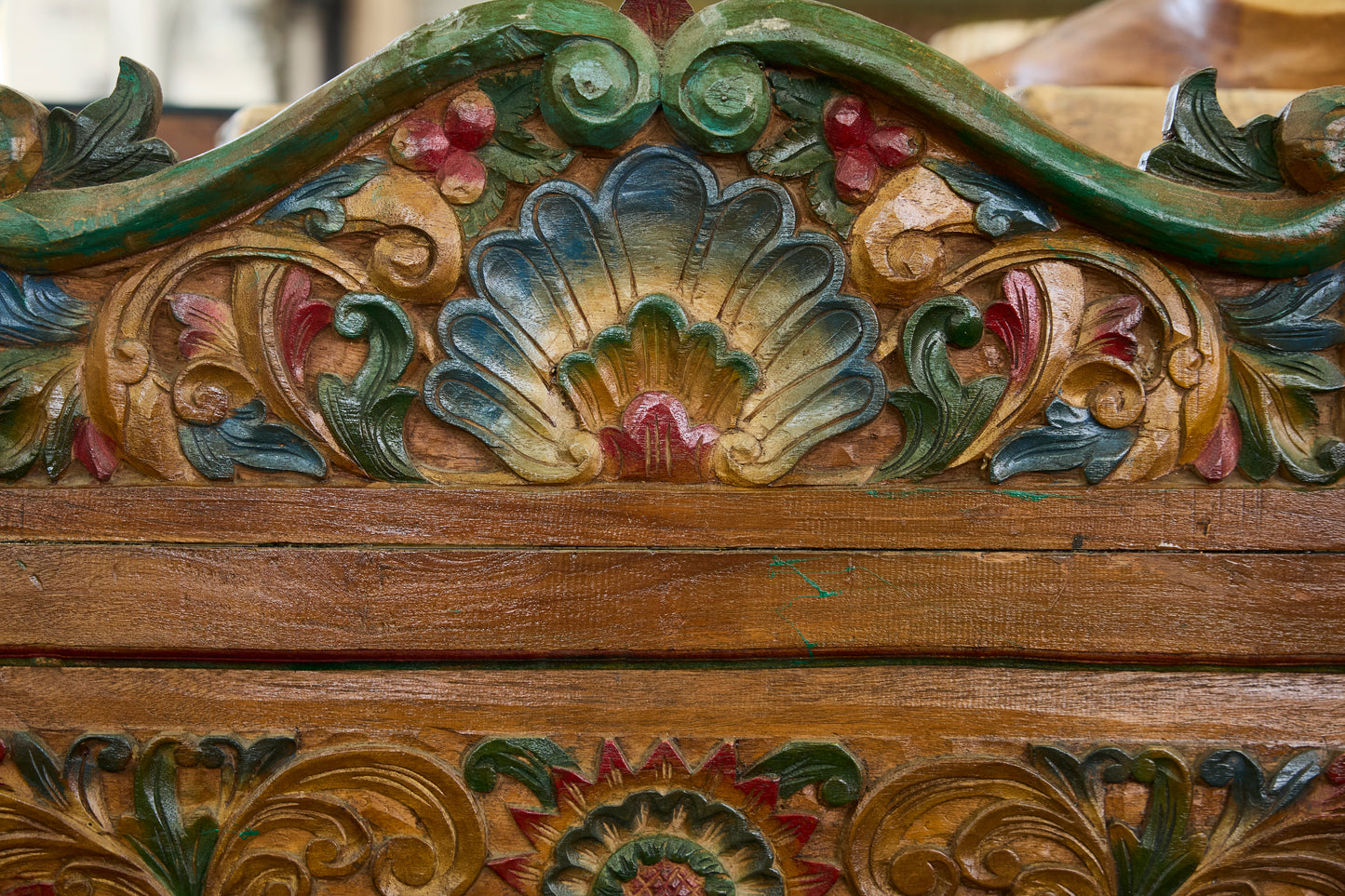OLD BENCH KARWING (WITH CUSSION)