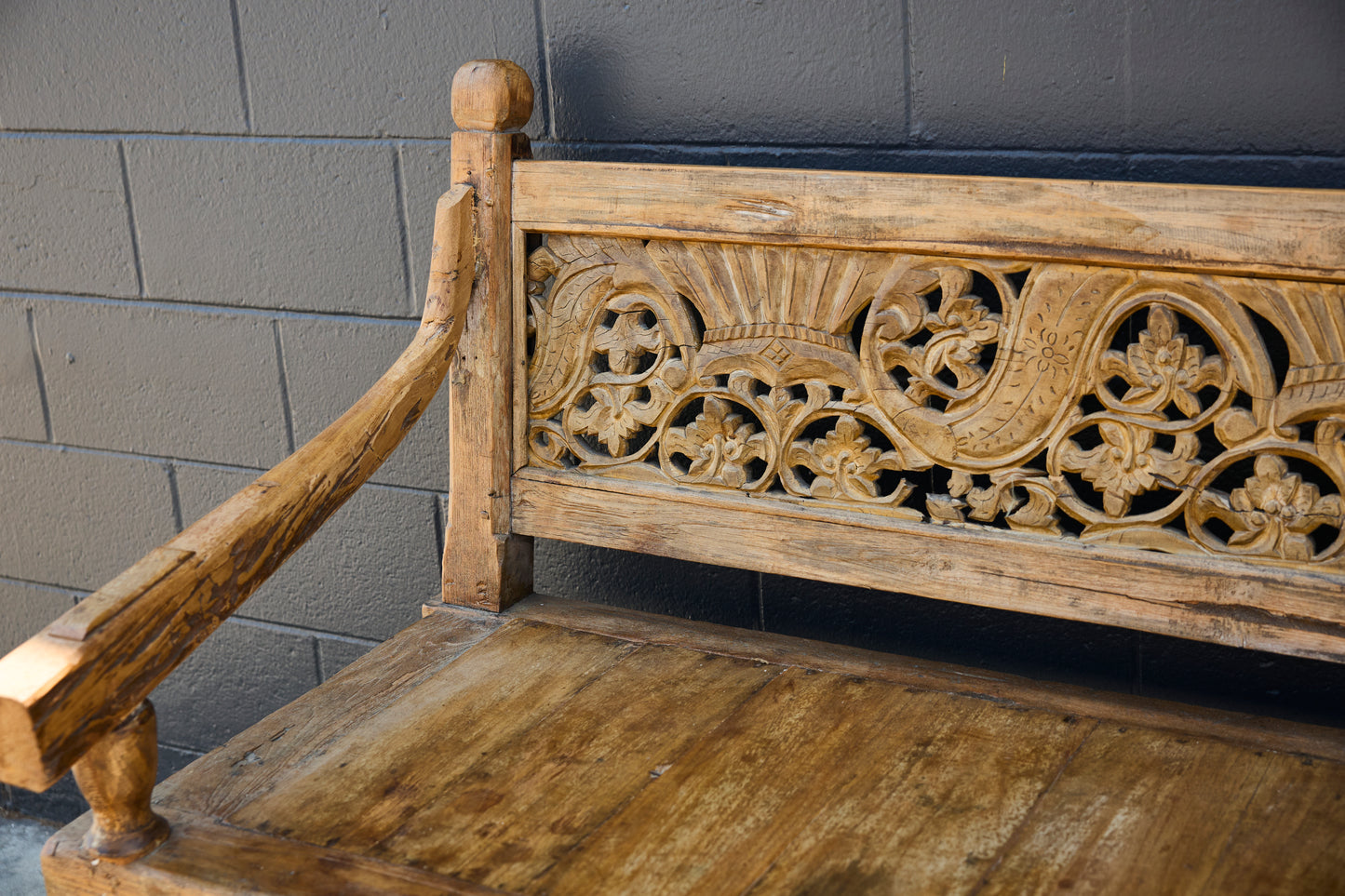 OLD BENCH KARWING (WITH CUSSION )