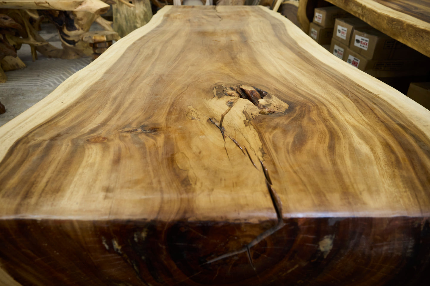 Dining table solid