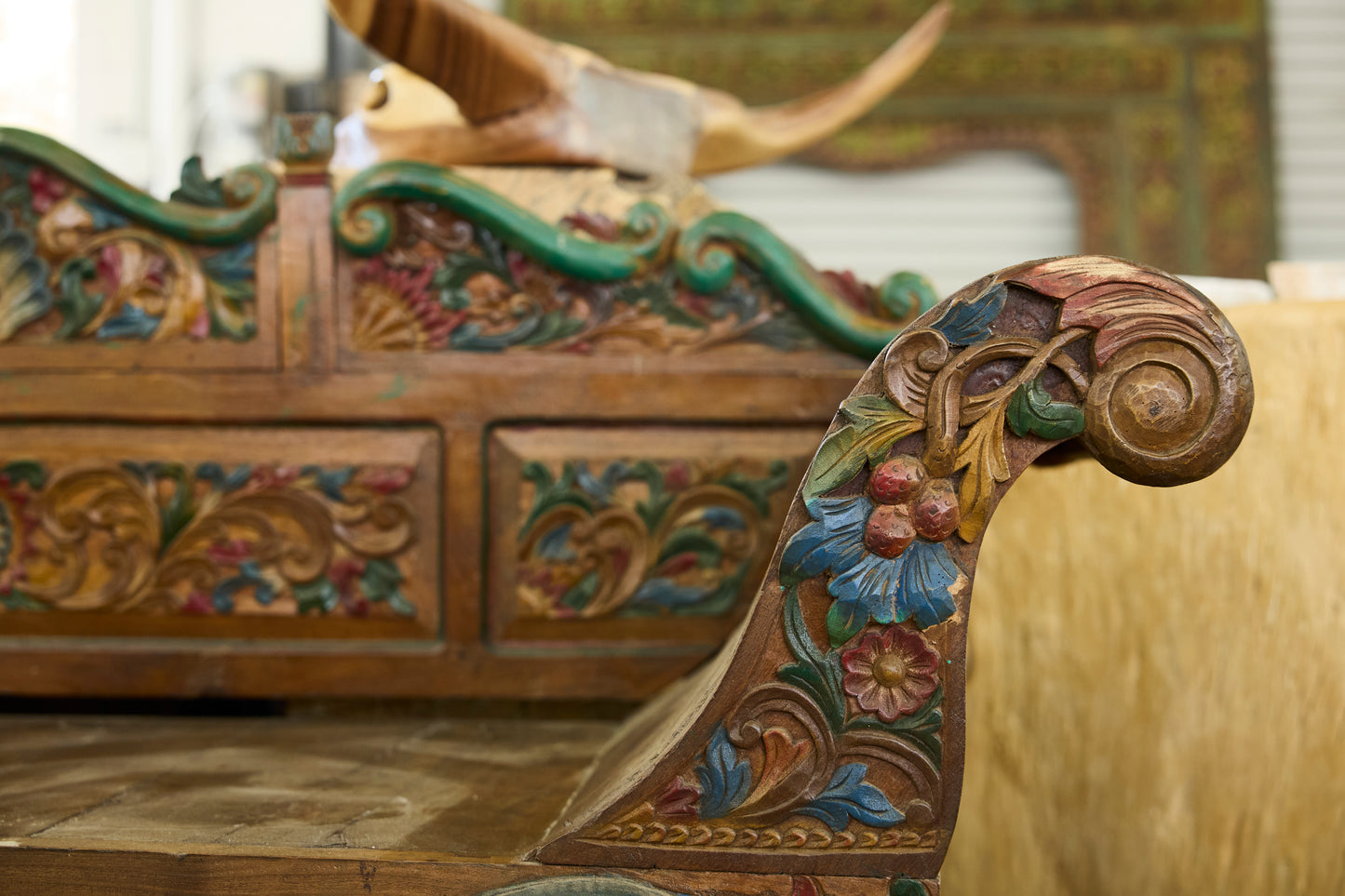 OLD BENCH KARWING  (WITH CUSSION)