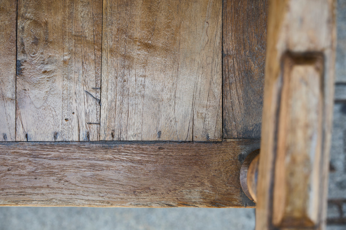 OLD BENCH KARWING WITH CUSSIN